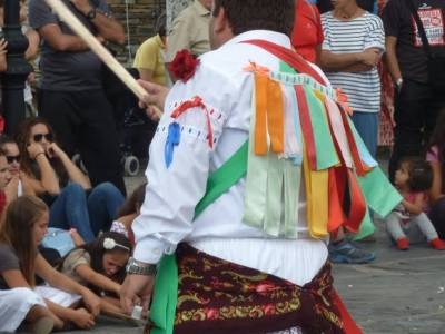 Majaelrayo - Pueblos arquitectura negra - Fiesta de los danzantes, Santo Niño; senderismo comunidad